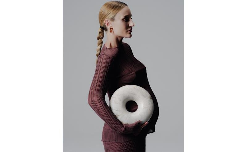 Paola Vilas cria objeto de arte “Escultura Biscoito” em colaboração com a ArtRio celebrando os 15 anos da feira de arte