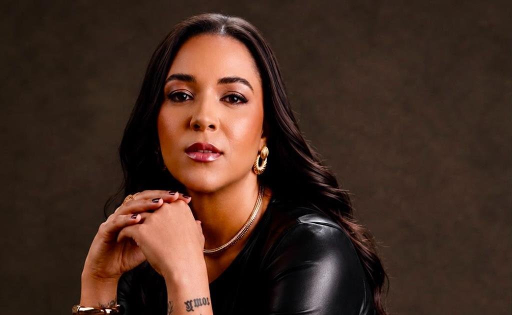 “O público quer se enxergar nas músicas”, afirma Karol Carvalho ao falar sobre o sucesso do sertanejo
